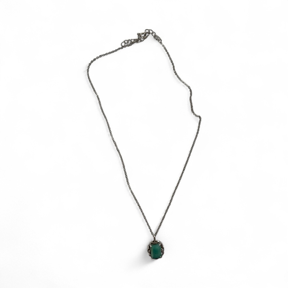 Elegant Silver Necklace with Green Pendant